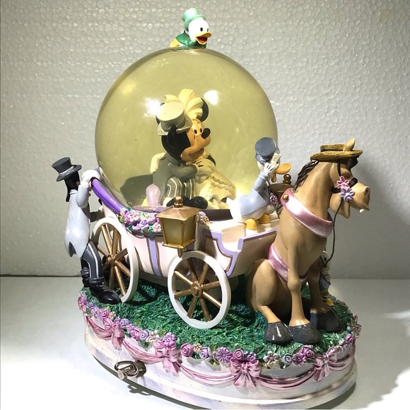 Disney Snow Globe,Just Married Mickey and Minnie Mouse. - Picture 4 of 12